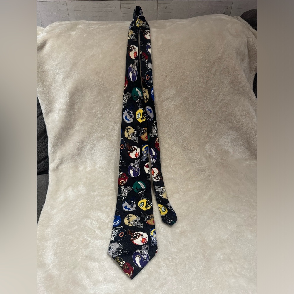 TEAM NFL NFC Men's Necktie 100% Silk Football Helmets